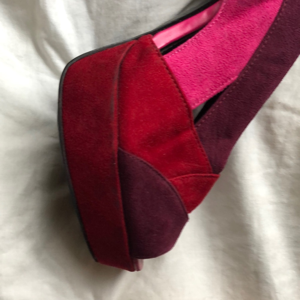 ❌ SOLD || Bakers Multi-Colored Peep-Toe Pumps - Picture 3 of 4